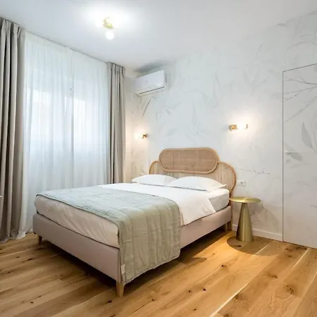 Stunning Park View I 40sqm Terrace L 3bdr L 140sqm アパート ブカレスト